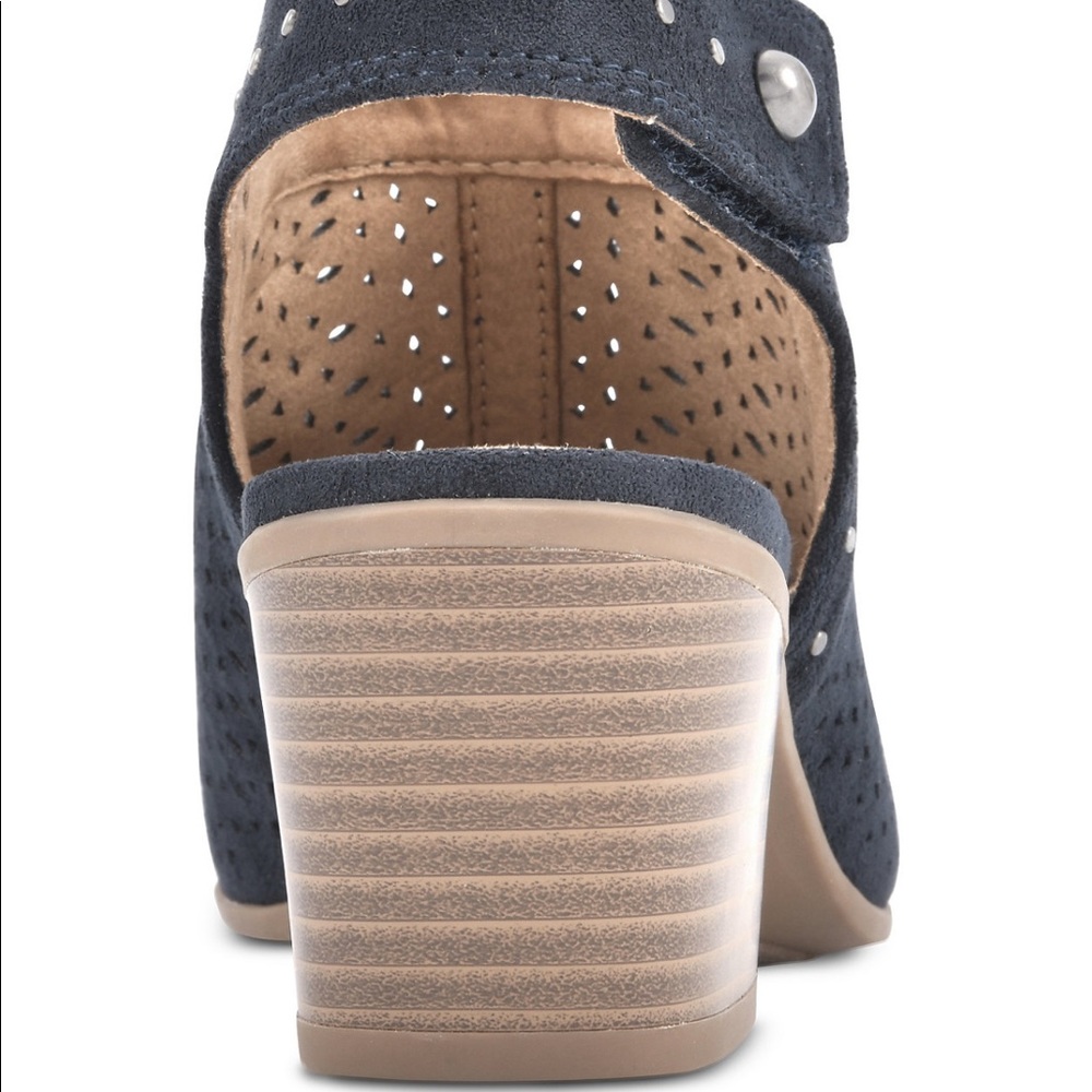 NEW Life Saver heel by White Mountain - Picture 2 of 3